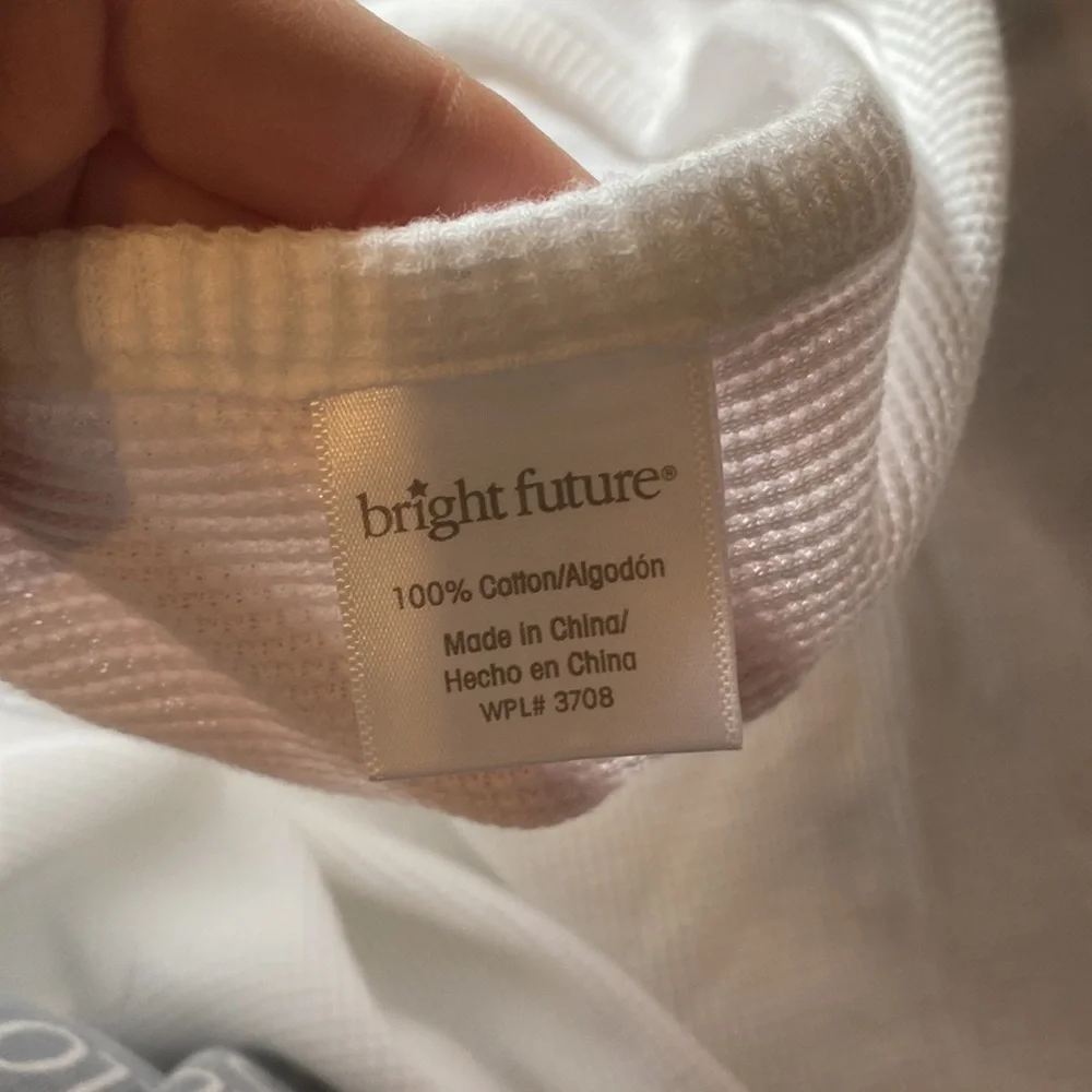 New baby “hello” newborn gown & white thermal baby blanket